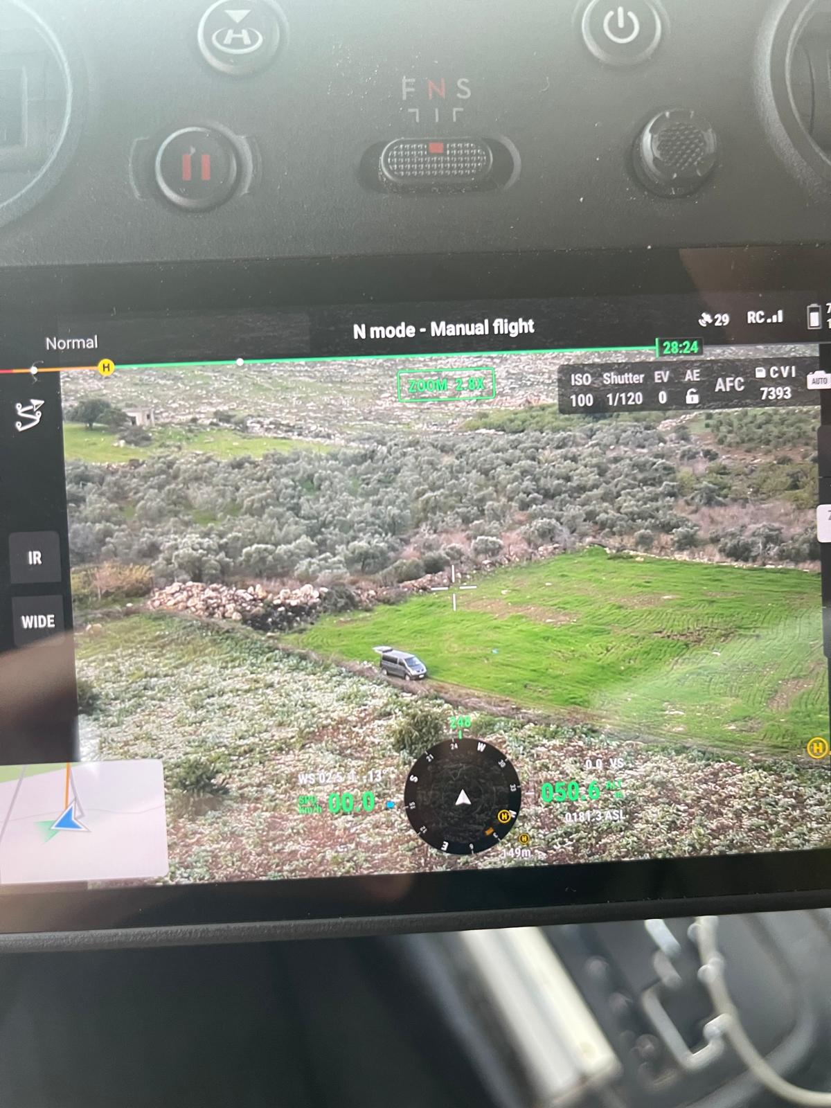 מסך שליטה עם נתוני טיסה